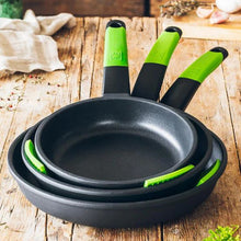 Cargar imagen en el visor de la galería, Prior Lote Sartenes 18-22-26 cm Y 2 bra-safe