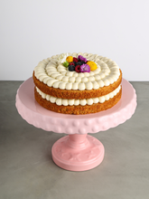 Cargar imagen en el visor de la galería, Torta de Zanahoria con Frosting