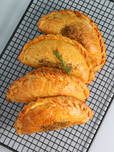 Cargar imagen en el visor de la galería, Empanadas de Queso 4 und