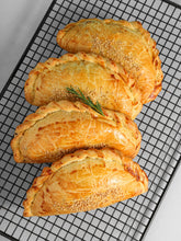 Cargar imagen en el visor de la galería, Empanadas de Carne 4 und