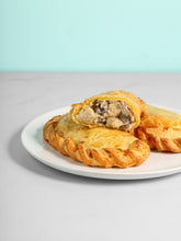 Cargar imagen en el visor de la galería, Empanadas de Pollo con Champiñones 4 und