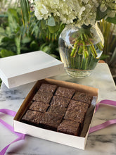 Cargar imagen en el visor de la galería, Brownies en cajita 24 und