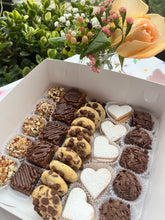 Cargar imagen en el visor de la galería, Box de dulces para mamá

