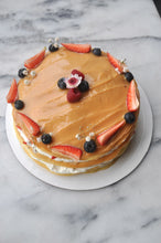 Cargar imagen en el visor de la galería, Bruselina de Fresas
