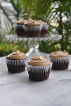 Cargar imagen en el visor de la galería, Cupcakes de chocolate y capuccino
