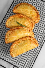Cargar imagen en el visor de la galería, Empanadas de Carne 4 und
