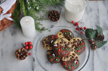 Cargar imagen en el visor de la galería, Galletas Chocochips Navideñas
