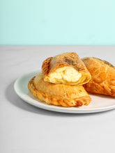 Cargar imagen en el visor de la galería, Empanadas de Queso 4 und
